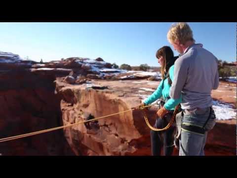 Youtube: Boyfriend pushes Girlfriend off cliff - Insane Rope Swing