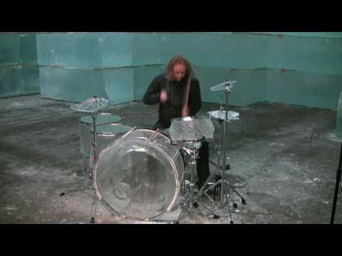 Youtube: Hellacopters drummer trashes ice drum set - Part 1/2