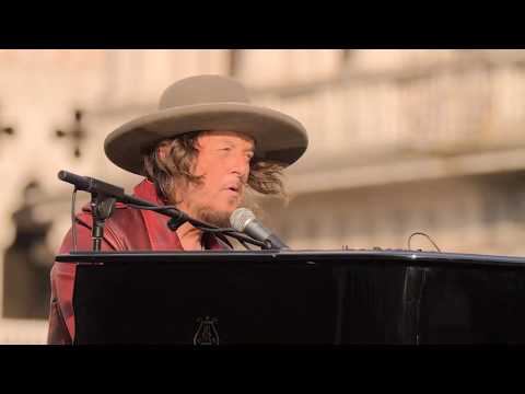 Youtube: Zucchero - Amore Adesso! (No Time for Love Like Now - Michael Stipe & Aaron Dessner)