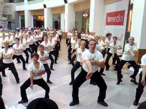 Youtube: MICHAEL JACKSON DAY - DANCING THE DRILL - IN ROMANIA-BUCHAREST .mp4