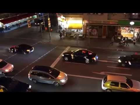Youtube: Türkischer Autokorso blockiert fast die gesammte Straße mit lauten Hupkonzert ...