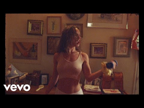 Youtube: Zella Day - You Sexy Thing (Official Music Video)