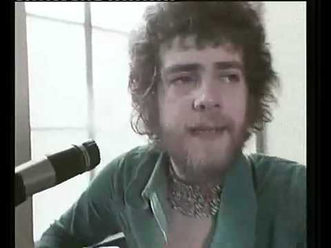 Youtube: Stuck in the Middle with you - Stealers Wheel