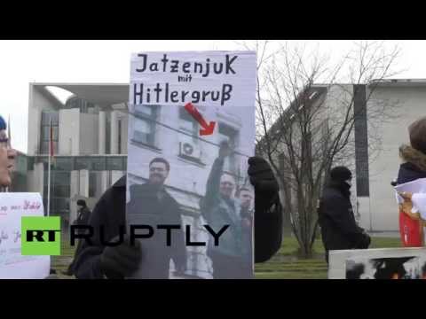 Youtube: Germany: Protesters give 'fascist' Yatsenyuk a hostile welcome to Berlin