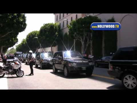 Youtube: Jackson Family Arrives At The Beverly Wilshire Hotel