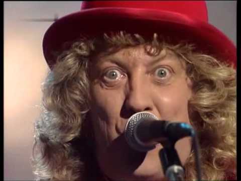 Youtube: Slade - 7 Year Bitch 1985