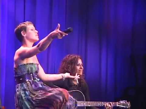 Youtube: PINK & LINDA PERRY "What's Up" L.A. Gay & Lesbian Center