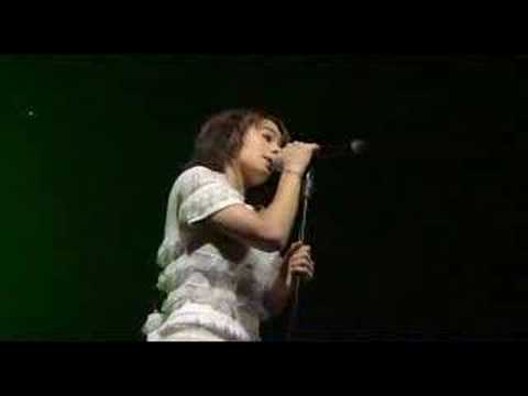 Youtube: Alizée - L'Alizé (Live - En Concert 2004)