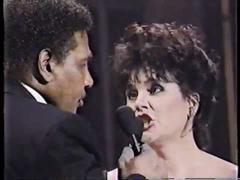 Youtube: Linda Ronstadt & Aaron Neville   Don't Know Much live 1990