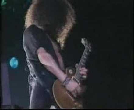 Youtube: Don't Cry - Guns N' Roses (Live in Paris)