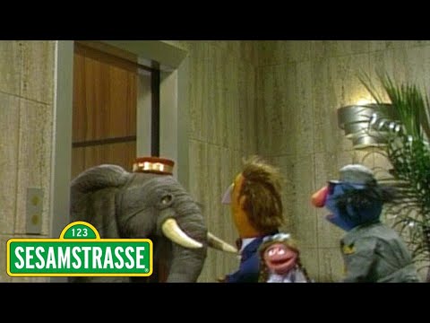 Youtube: Ein Elefant als Fahrstuhlführer | Sesamstraße