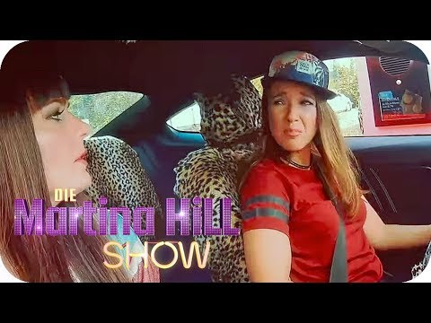 Youtube: Larissa und Rebecca im Drive In - BFFs gehen durch dick und dünn | Die Martina Hill Show | SAT.1 TV