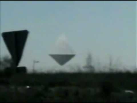 Youtube: PYRAMID UFO LANDING IN SPAIN
