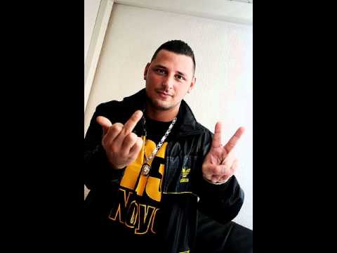 Youtube: Bass Sultan Hengzt - Rap braucht kein Abitur (2003)