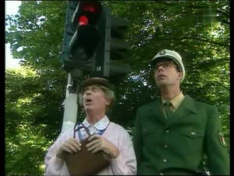 Youtube: Polizist Holm - Fussgängerüberweg 2001