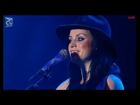 Youtube: Amy Macdonald - 18 - Dancing In The Dark - Live Avenches 2013