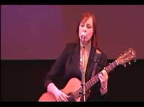 Youtube: Suzanne Vega "Luka" Live