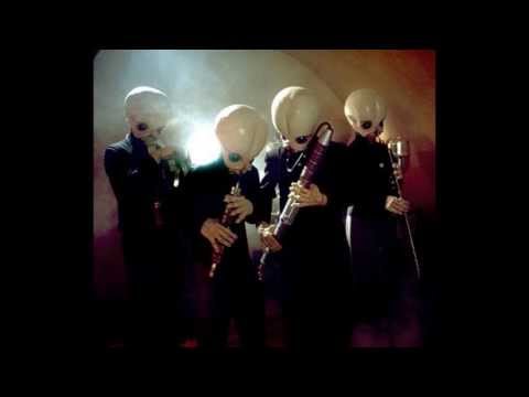 Youtube: 10 MINUTES OF CANTINA BAND