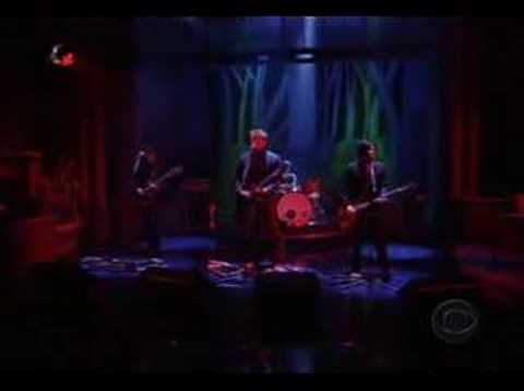 Youtube: Queens Of The Stone Age little sister (live @ Letterman)