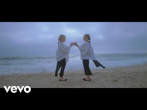 Youtube: Lo Moon - Loveless (Video)