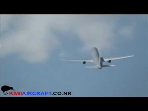 Youtube: Boeing 757 Low Pass, Awesome Climb - RNZAF Air Show 2009