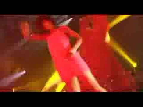 Youtube: Alizée - J'ai Pas Vingt Ans (Live - En Concert 2004)