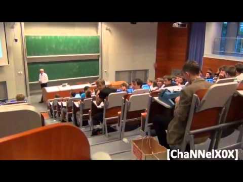 Youtube: STUDENT MIT SCHREIBMASCHINE IN DER VORLESUNG!!!!!!