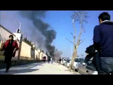 Youtube: لحظة قصف الطيران لجامعة حلب