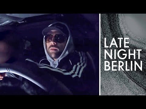 Youtube: Klaas verkauft Obst im K*ks-Taxi | Late Night Berlin | ProSieben