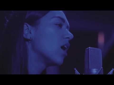 Youtube: Karen - Bei Dir (Akustik Version)