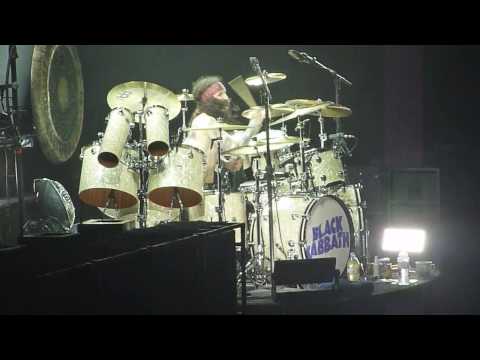 Youtube: Crazy Drum Solo - Rat Salad - Black Sabbath Tommy Clufetos 02.02.2017 Birmingham Genting Arena