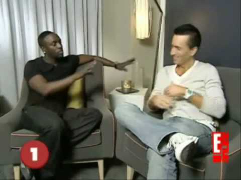 Youtube: Akon slaps down E! reporter over Michael Jackson