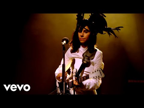 Youtube: PJ Harvey - The Glorious Land