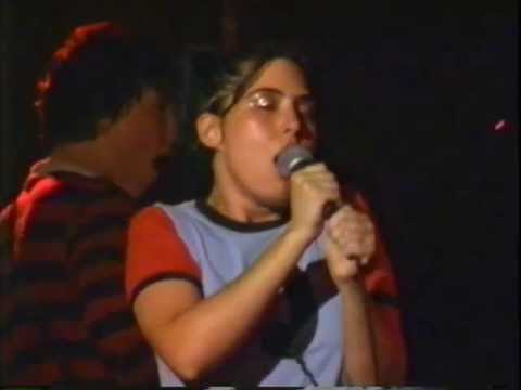 Youtube: Bikini Kill - Sugar - live (1993)