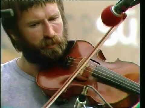 Youtube: Folk-Archiv: Liederjan - Der Graben (Live beim WDR-Folkfestival 1982)
