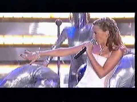 Youtube: Kylie Minogue "Can'nt get you out of my head live 2002 Brit Awards"