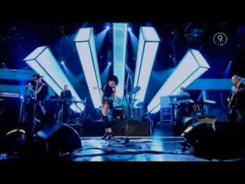 Youtube: Siouxsie Sioux - Into A Swan (Live, Jools Holland 2007)