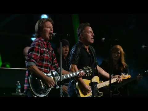 Youtube: Bruce Springsteen w. John Fogerty - Fortunate Son - Madison Square Garden, NYC - 2009/10/29&30