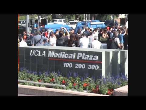 Youtube: Tribute to Michael Jackson 1 Fans and Media at UCLA Hospital - 062509 - PapaBrazzi Report