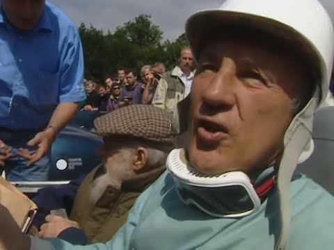 Youtube: Stirling Moss flat-out at Goodwood in legendary Mercedes 300 SLR