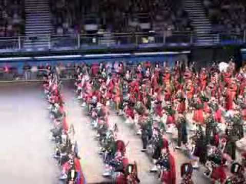 Youtube: Massed Pipes and Drums 2007 Edinburgh Military Tattoo 2