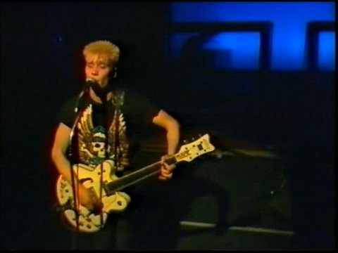 Youtube: Die Ärzte Live - 1987 - Nach uns die Sintflut - 05 - Buddy Holly's Brille.avi