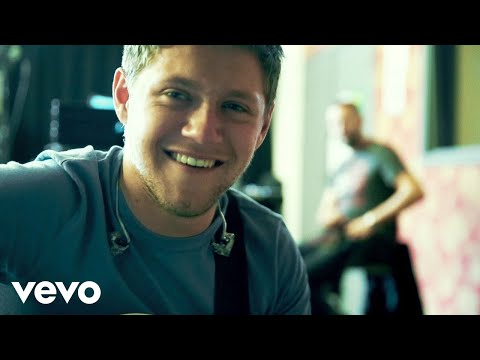 Youtube: Niall Horan - Slow Hands (Official Lyric Video)