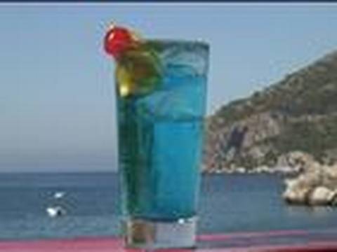 Youtube: How To Make A Blue Lagoon Cocktail