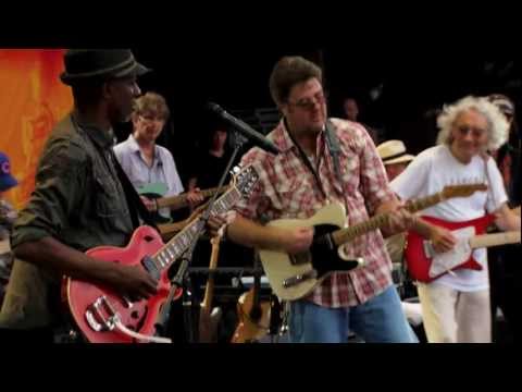 Youtube: Eric Clapton - Lay Down Sally [Crossroads 2010] (Official Live Video)