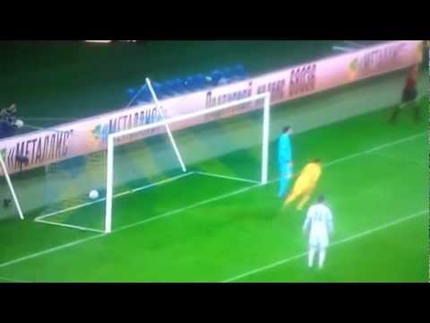 Youtube: Taison goal like Marco Van Basten!!! 08/11/2012