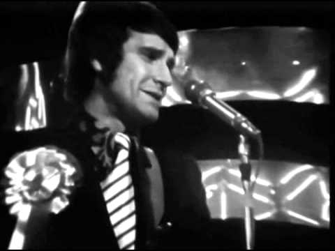 Youtube: The Kinks - Autumn Almanac - T.O.T.P. 1967