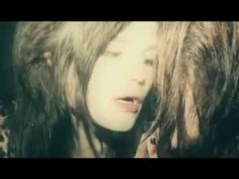 Youtube: The Kills - Black Balloon (Official Video)