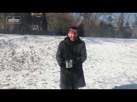 Youtube: Heißes Wasser in die frostige Luft schütten: Schnee?