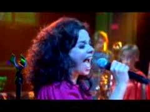 Youtube: Björk - Earth Intruders (Later with Jools Holland)